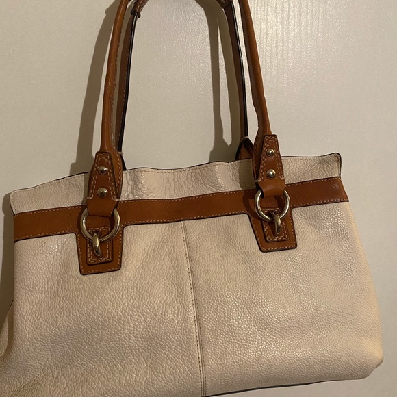 Coach - Picture 2 of 16